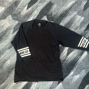 Nike SB base ball tee large